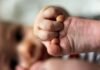 Bebê de 1 ano e 5 meses morre após ser atropelado pela mãe ao sair de garagem em Governador Lindenberg