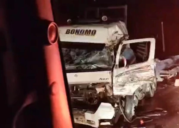 homem-fica-preso-as-ferragens-e-outro-ferido-apos-colisao-de-duas-carretas-na-br-101-em-conceicao-da-barra-3016747-article