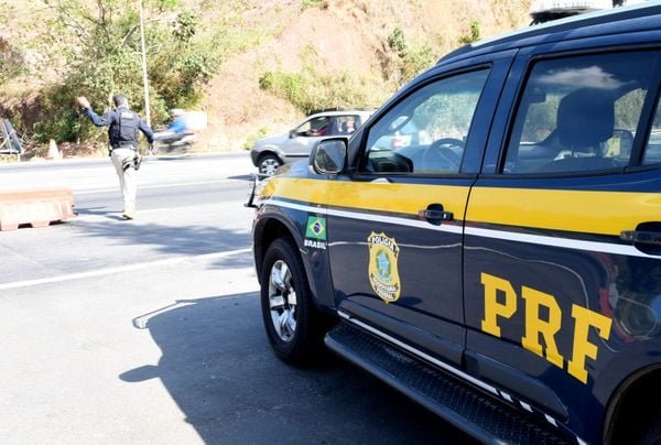 viaturas-da-policia-rodoviaria-federal-em-viana-es-viaturas-e-agentes-da-prf-na-rodovia-br-262-590987-article