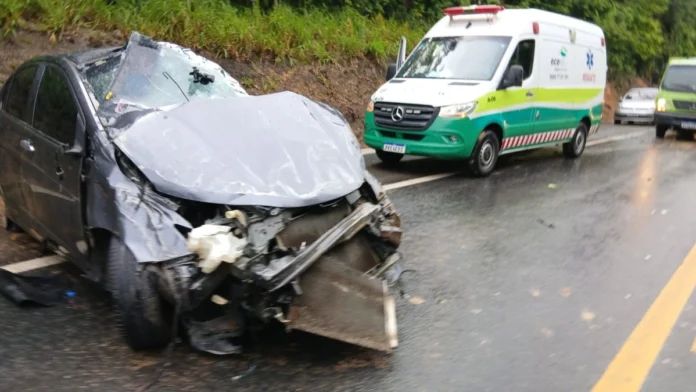 colisao-na-br-101-em-conceicao-da-barra-deixa-um-morto-e-um-ferido-3161127-article