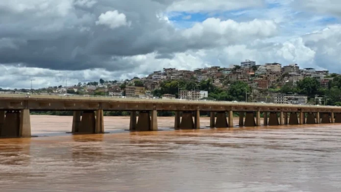 rio-doce-apresenta-tendencia-de-queda-mas-segue-em-cota-de-atencao-em-colatina-3164485-article