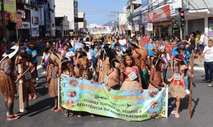 aracruz-nossa-historia-em-movimento-18-escolas-da-rede-municipal-de-ensino-integrarao-comitiva-do-desfile-civico-cultural-15035-capa