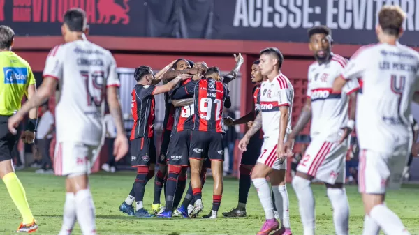 vitoria-comemora-gol-sobre-o-flamengo-em-salvador-na-5-fase-da-copa-do-brasil-1778811402287_v2_600x337.jpg