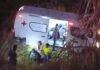 Motorista sofre convulsão, ambulância atinge motociclista e cai em ribanceira em Pancas